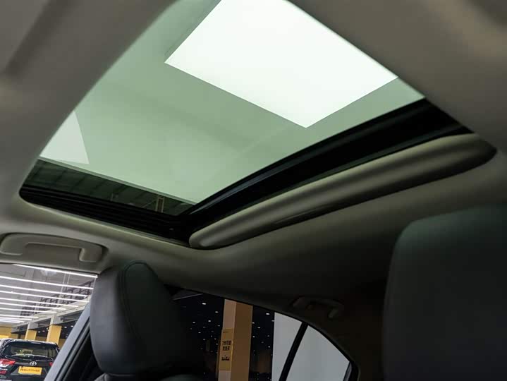 Фото 20 - Toyota Corolla