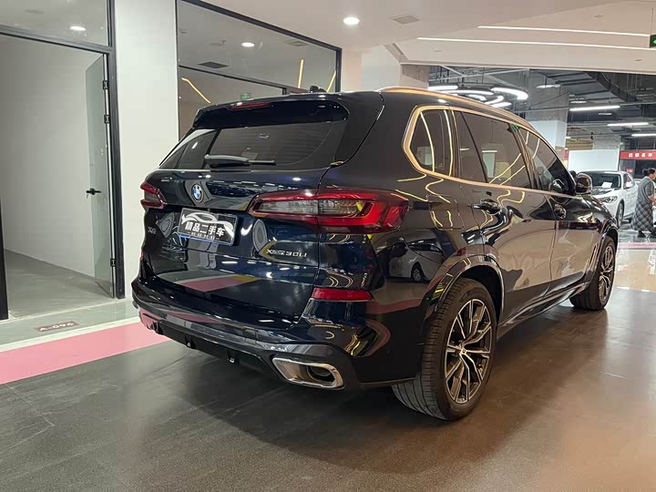 Фото 19 - BMW X5