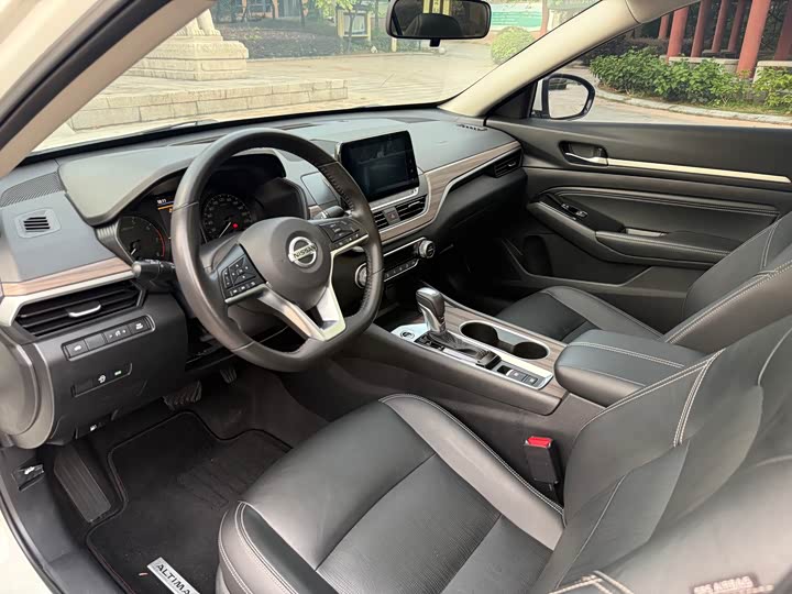 Фото 10 - Nissan Teana