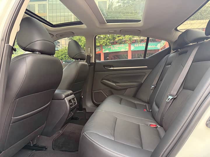 Фото 11 - Nissan Teana