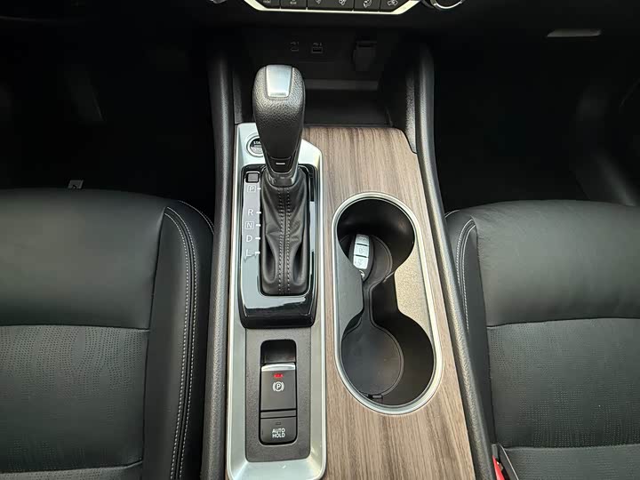 Фото 14 - Nissan Teana