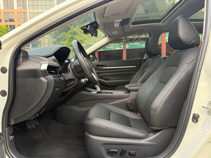 Фото 9 - Nissan Teana