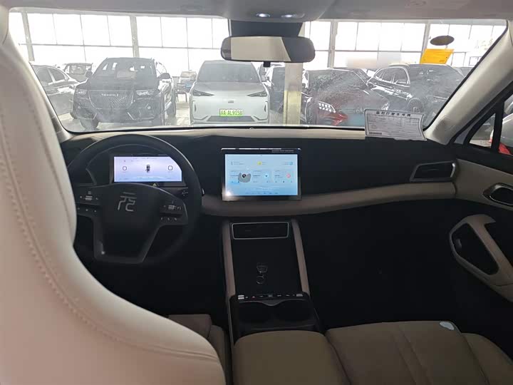 Фото 10 - BYD Yuan Up