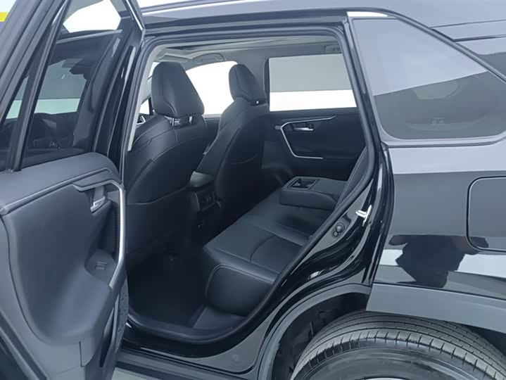 Фото 11 - Toyota Wildlander