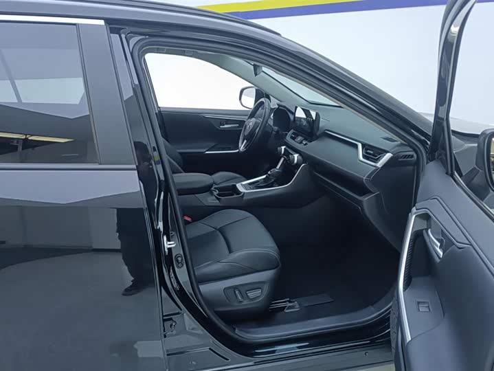 Фото 8 - Toyota Wildlander