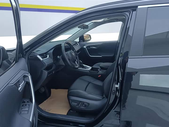 Фото 9 - Toyota Wildlander