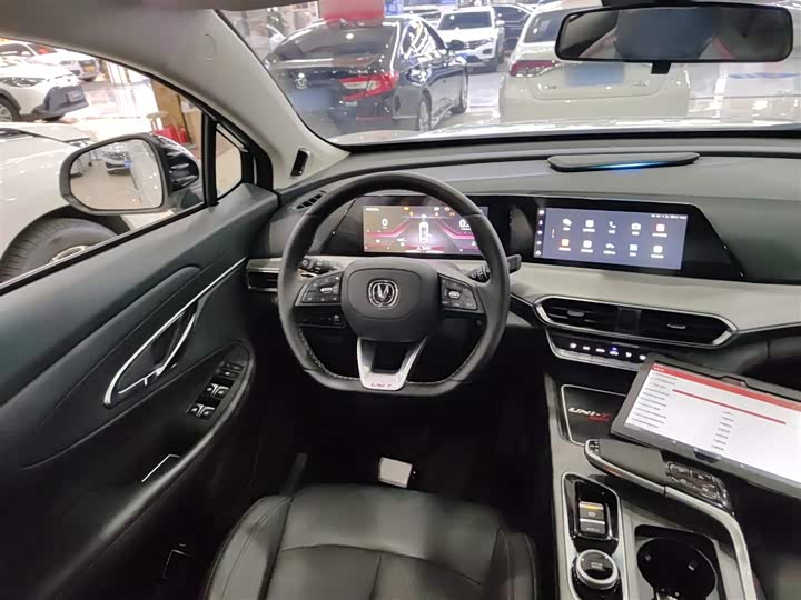 Фото 11 - Changan UNI-T