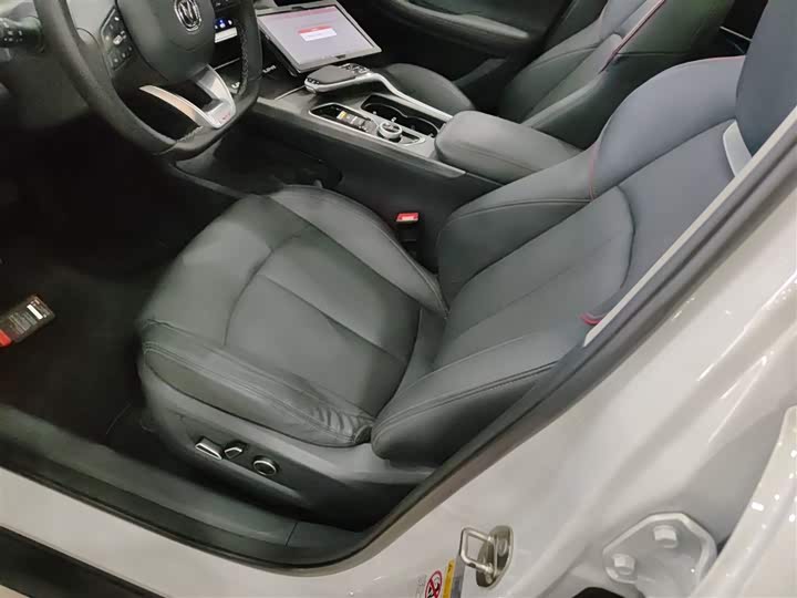 Фото 15 - Changan UNI-T