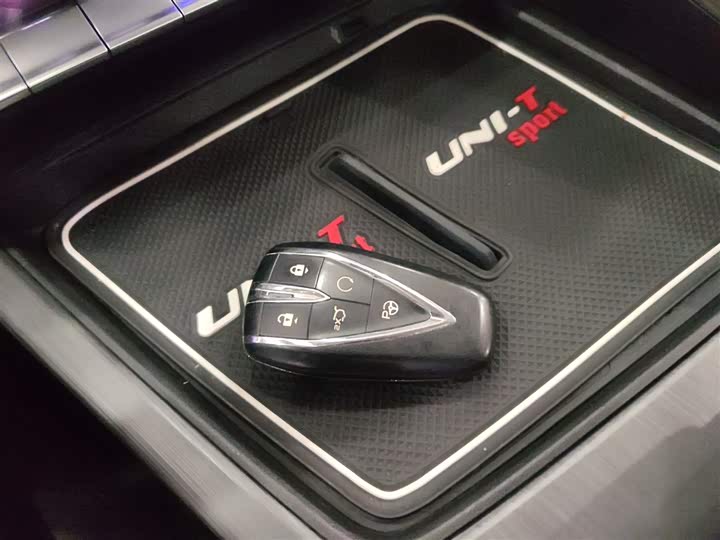 Фото 9 - Changan UNI-T