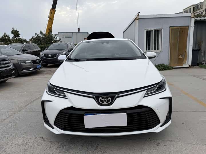 Фото 2 - Toyota Corolla