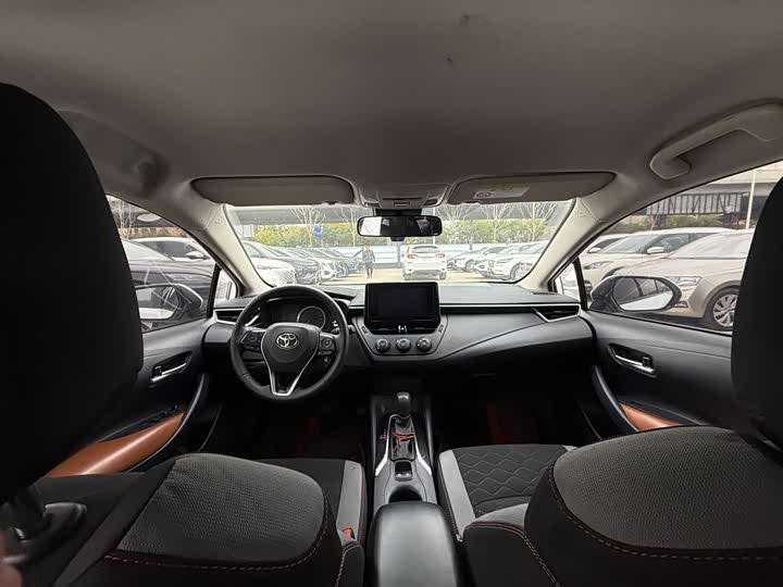 Фото 3 - Toyota Corolla