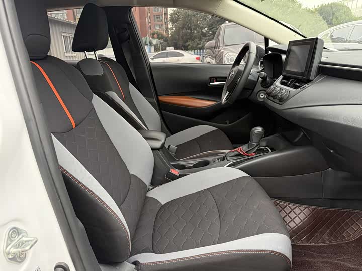 Фото 4 - Toyota Corolla