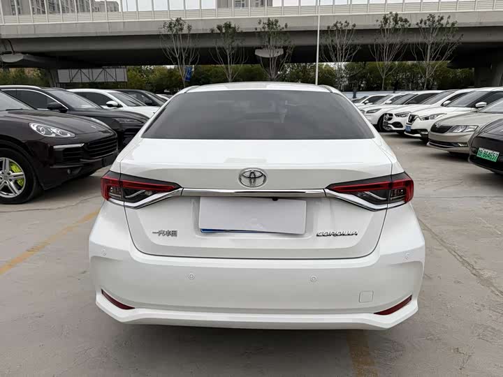 Фото 8 - Toyota Corolla