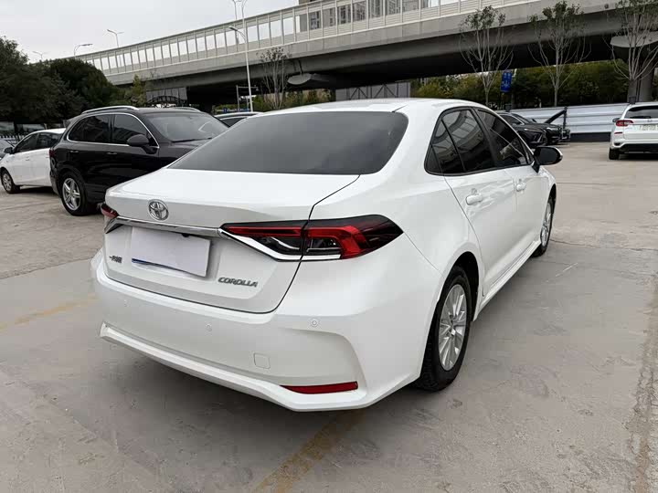 Фото 9 - Toyota Corolla