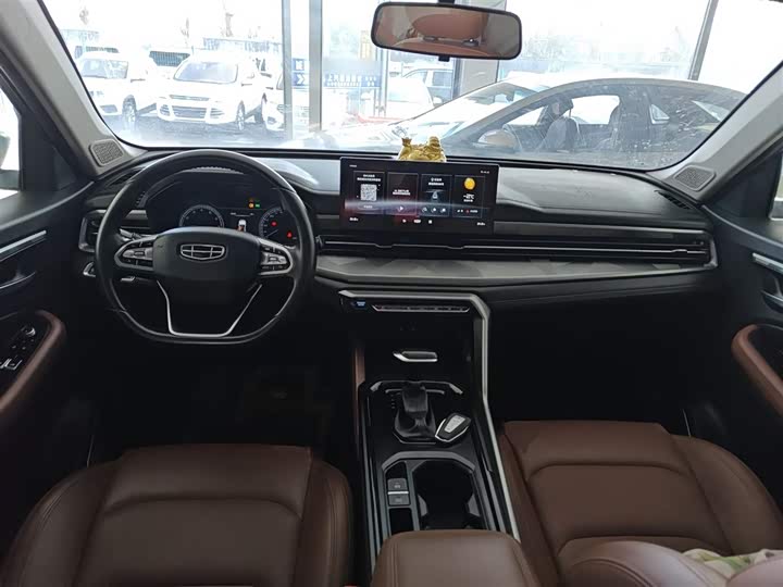 Фото 10 - Geely Vision X6