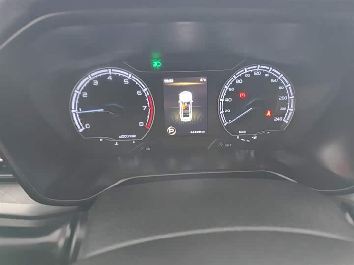 Фото 12 - Geely Vision X6