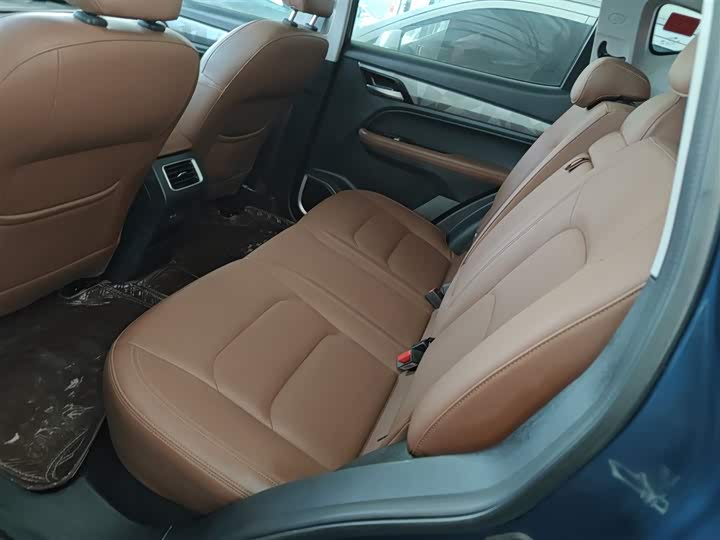 Фото 17 - Geely Vision X6