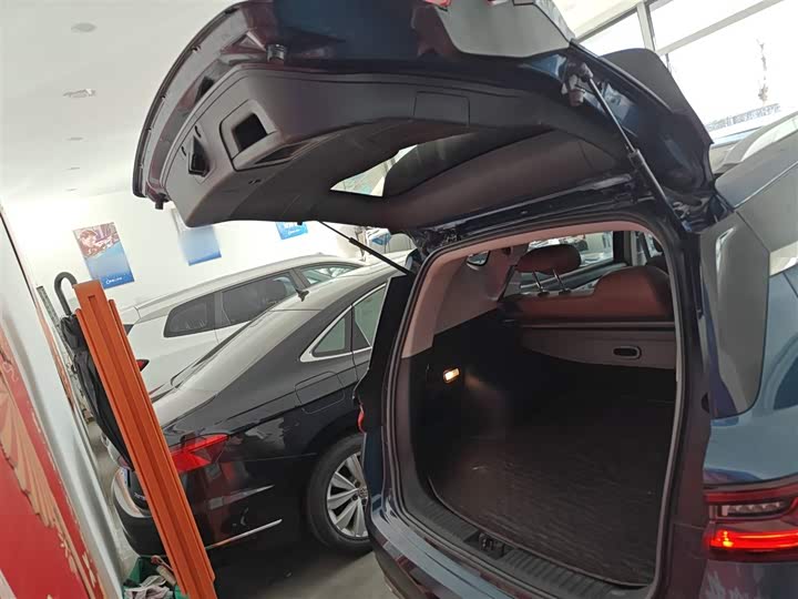 Фото 19 - Geely Vision X6