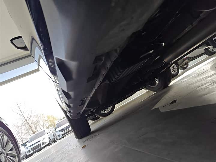 Фото 22 - Geely Vision X6