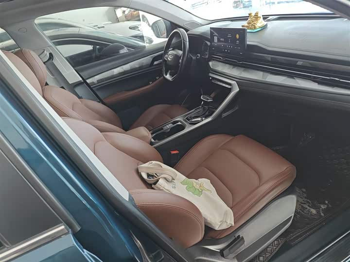 Фото 25 - Geely Vision X6