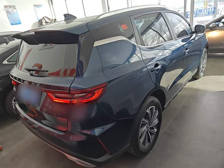 Фото 7 - Geely Vision X6