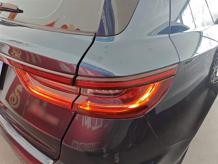 Фото 8 - Geely Vision X6