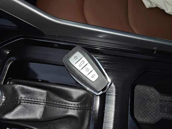 Фото 9 - Geely Vision X6