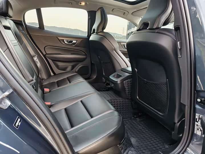 Фото 10 - Volvo S60