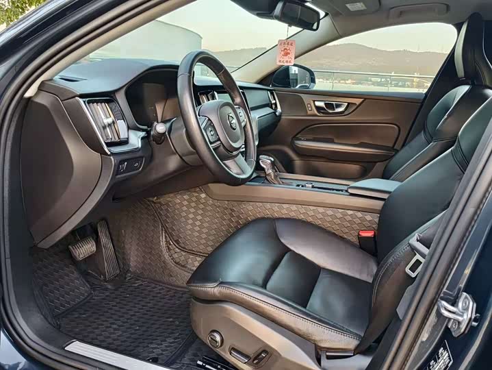 Фото 11 - Volvo S60