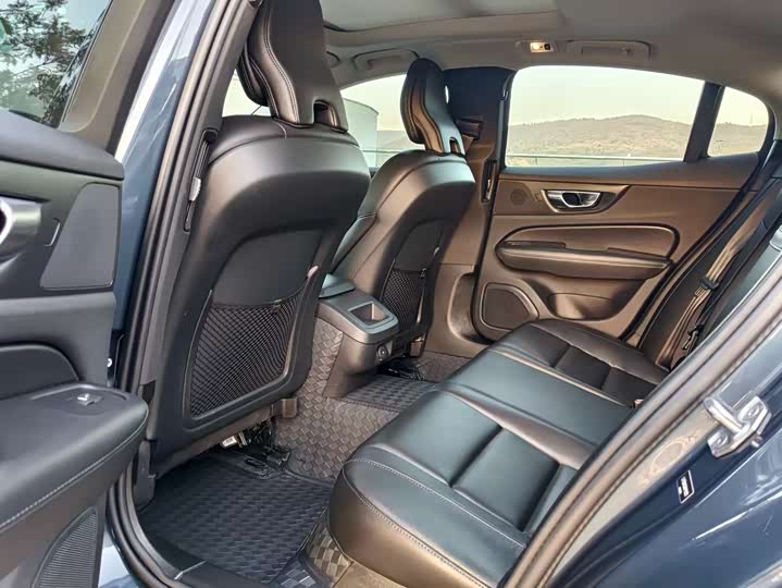 Фото 12 - Volvo S60