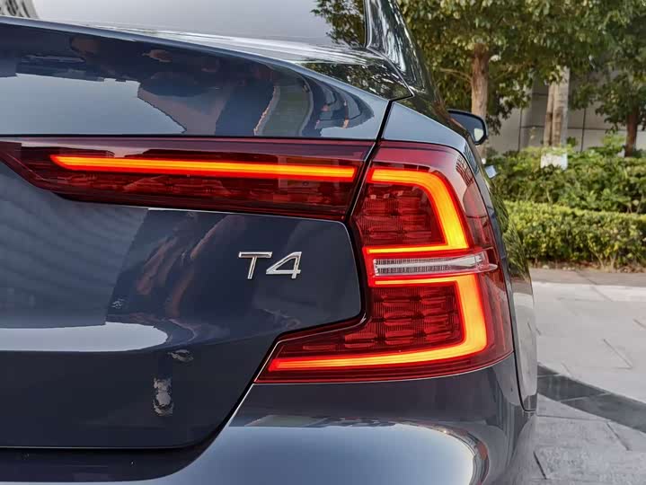 Фото 20 - Volvo S60