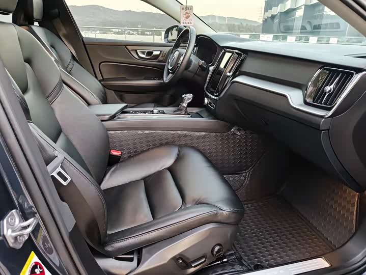 Фото 9 - Volvo S60