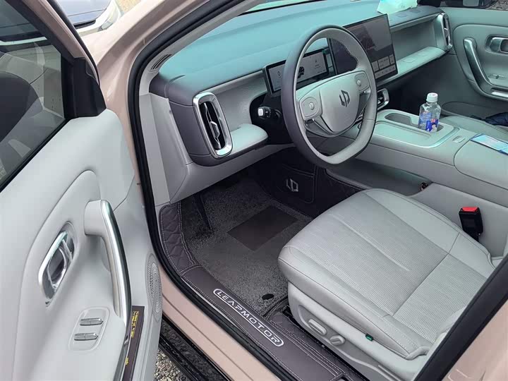 Фото 14 - Leapmotor B01