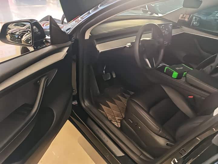 Фото 16 - Tesla Model Y