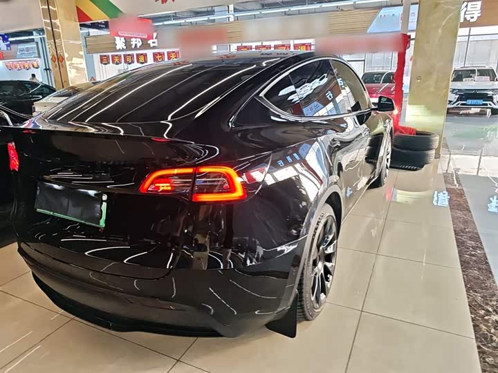 Фото 8 - Tesla Model Y