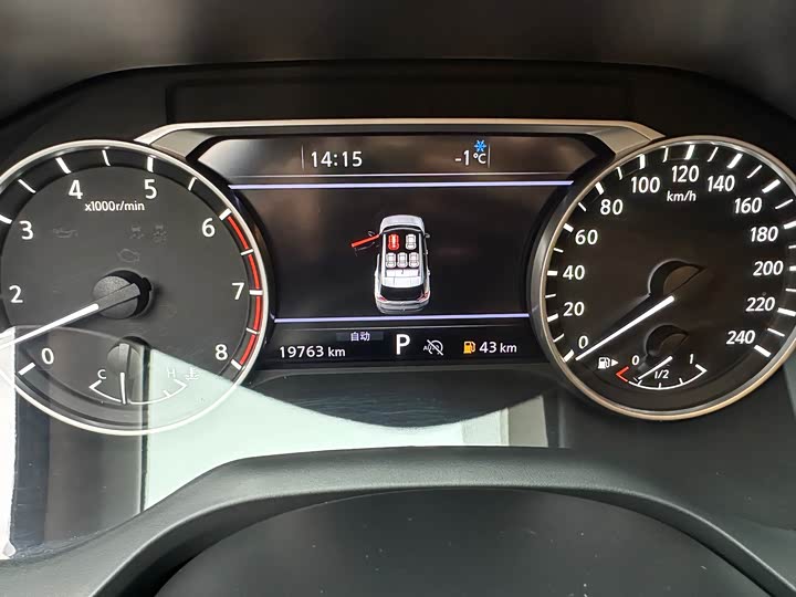 Фото 10 - Nissan X-Trail