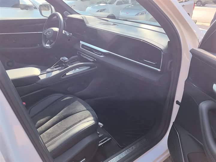 Фото 13 - Geely Monjaro