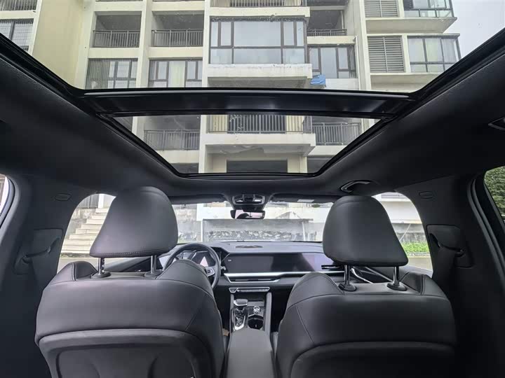 Фото 18 - Geely Monjaro