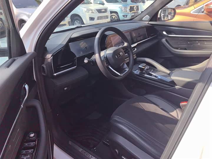 Фото 20 - Geely Monjaro