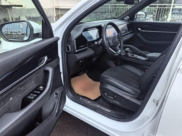 Фото 6 - Geely Monjaro