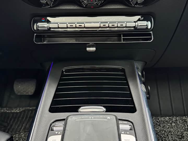 Фото 9 - Mercedes-Benz GLB-Class