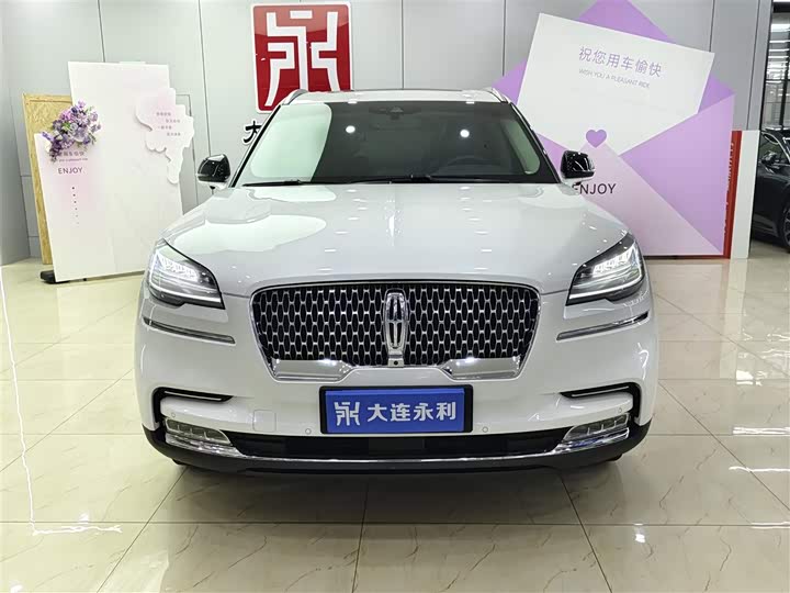 Фото 2 - Lincoln Aviator