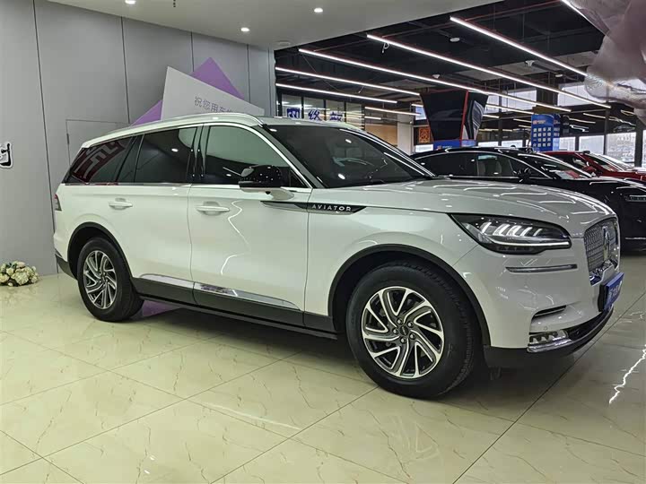 Фото 3 - Lincoln Aviator