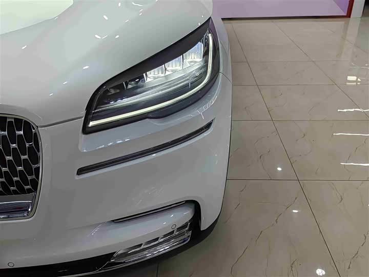 Фото 7 - Lincoln Aviator