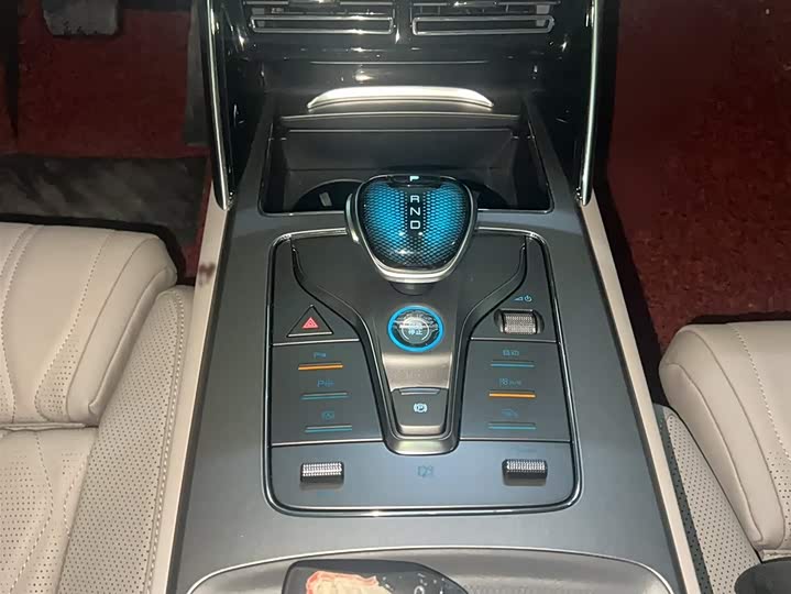 Фото 15 - BYD Tang Hybrid/EV