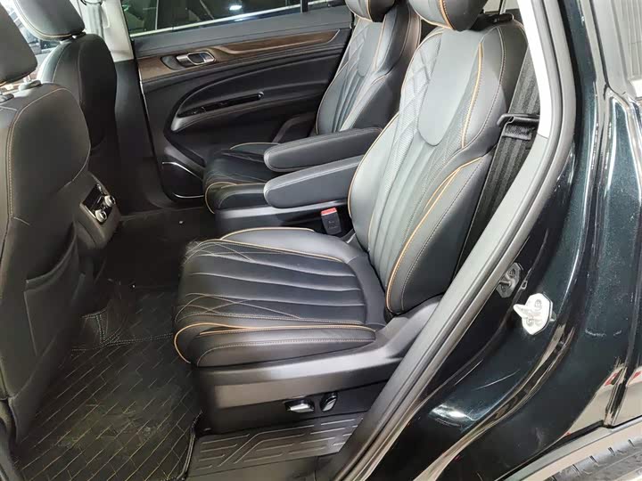 Фото 17 - Ford Equator