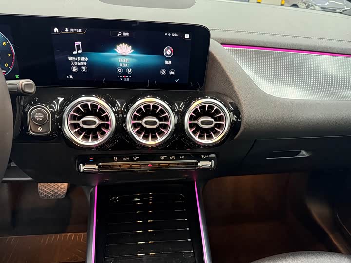 Фото 6 - Mercedes-Benz GLA-Class