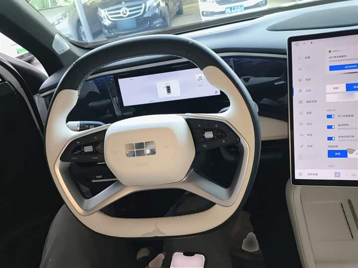 Фото 11 - Geely Galaxy L7