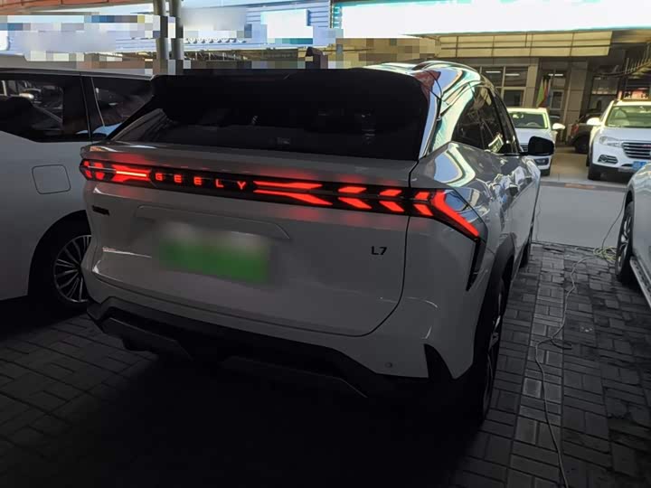 Фото 7 - Geely Galaxy L7