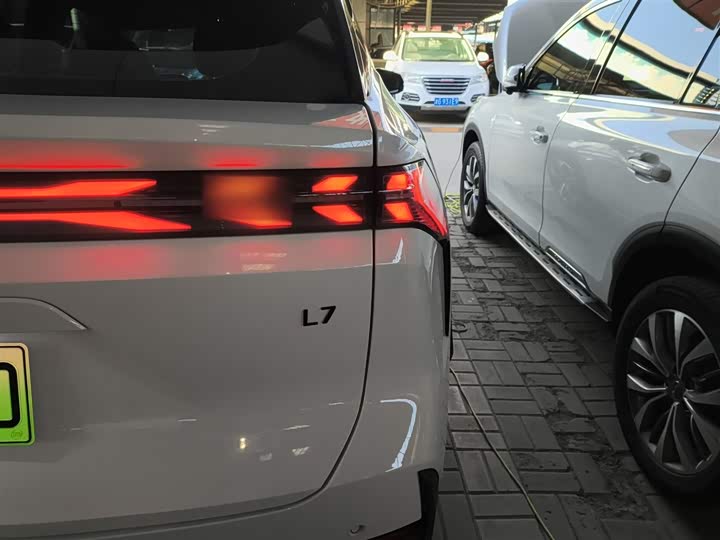 Фото 8 - Geely Galaxy L7